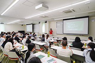 大学「柳城まるわかり講座」（学科説明）