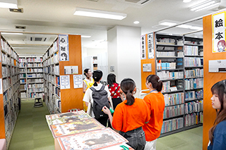 自由参加プログラム「キャンパスツアー　図書館」